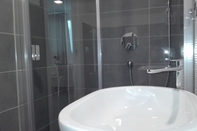 In-room Bathroom Tivoli ShortLets