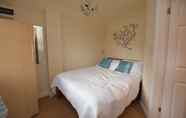 Kamar Tidur 2 Little Rushbrook Cottages