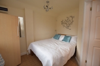 Bedroom Little Rushbrook Cottages