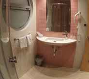 In-room Bathroom 5 Hotel La Traina