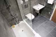 In-room Bathroom Quay Apartments Manchester