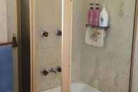 In-room Bathroom Absolute Beachfront Malua Bay