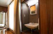 In-room Bathroom 6 DOUGO-YADO Guest House