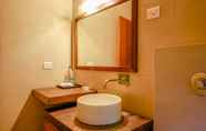 In-room Bathroom 3 Thikana