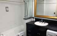 In-room Bathroom 7 Brisbane City Apartments Central Station