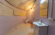 In-room Bathroom 7 Pangong Sarai