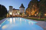 Swimming Pool Château Chapeau Cornu