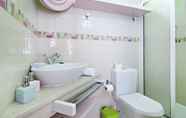 Toilet Kamar 7 Blue Sky Apartment