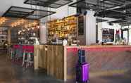 บาร์ คาเฟ่ และเลานจ์ 4 Moxy Chicago Downtown