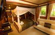 Bedroom 7 Monmaen Resort & Spa