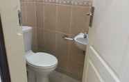 Toilet Kamar 2 Villa Flamenco 3