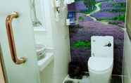 Toilet Kamar 6 Yi Lian landscape Inn