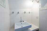 In-room Bathroom Rental In Rome Studio Pantheon