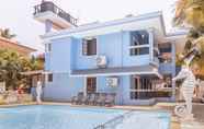 Swimming Pool 2 GuestHouser 4 BHK Villa in Calangute