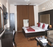 Bedroom 3 Hotel Kashish Plaza