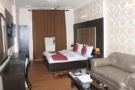 Bedroom Hotel Kashish Plaza