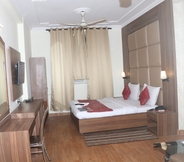 Bedroom 4 Hotel Kashish Plaza