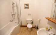 Toilet Kamar 3 Chestnut Farm Holiday Cottages