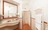 In-room Bathroom 5 Hotel Villa Domizia
