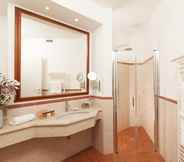 Phòng tắm bên trong 5 Hotel Villa Domizia