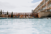 Swimming Pool SCP Hotel Colorado Springs