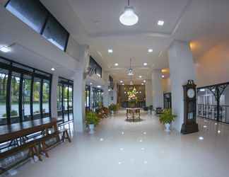 Lobi 2 Iron Resort&Hotel