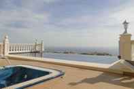 Swimming Pool Villa Lirios