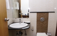 In-room Bathroom 7 Hotel Pc Residency