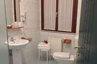 In-room Bathroom Albergo Italia