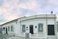 Bên ngoài Casa do Adro