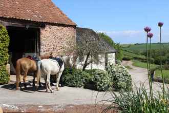 Exterior 4 Pardlestone Farm: B&B