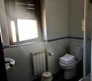 Toilet Kamar 4 Hostal El Horno