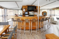 Bar, Cafe and Lounge Shayamanzi Houseboats