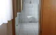 Toilet Kamar 7 Beim Heines