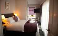 Bedroom 6 Rowton Poplars Hotel