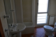 Phòng tắm bên trong Hostal Cerecedo