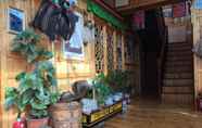 Luar Bangunan 2 Yangkor Tibetan Homestay - Hostel