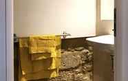 Toilet Kamar 2 Residence Ortigia