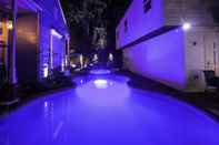 Kolam Renang 4 BR Celebrity House next to French QT