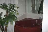 Phòng tắm bên trong Grant Furnished Apts