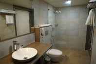 In-room Bathroom Hotel Jaipur Central