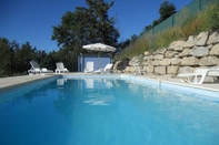 Swimming Pool Les Chemins Verts. Chambre d'hôtes