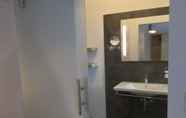 Toilet Kamar 6 Weingut Pension Bastian