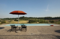 Swimming Pool Spinerola Hotel in Cascina & Restaurant UvaSpina