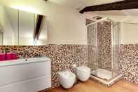 In-room Bathroom Arsenale Loft