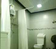 Toilet Kamar 2 Teerada Boutique Place