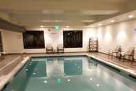 สระว่ายน้ำ Comfort Suites Denver International Airport