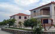 Bên ngoài 2 Glyfada Villas 3