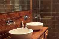 In-room Bathroom Les Abris de Saint Sulpice