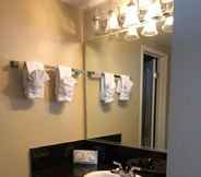 In-room Bathroom 5 Wendover Nugget Hotel & Casino by Red Lion Hotels